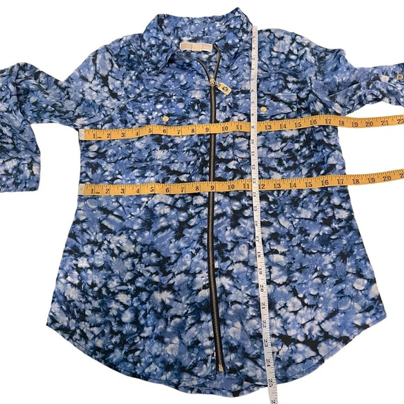 Michael Kors Zip Front Blue & White Tie Dye Roll Tab Sleeve Blouse Size Small - Picture 4 of 10